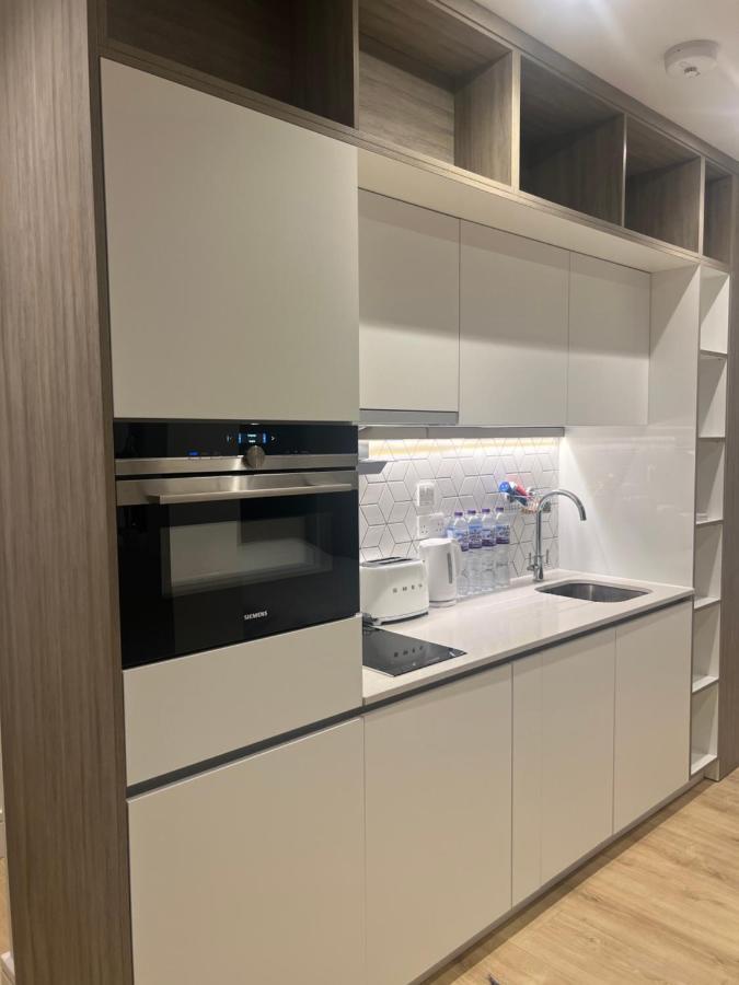 London Luxxe Suites & Apartments - London Heathrow Airport, Terminal 1 2 3 4 5 Хитроу Экстерьер фото
