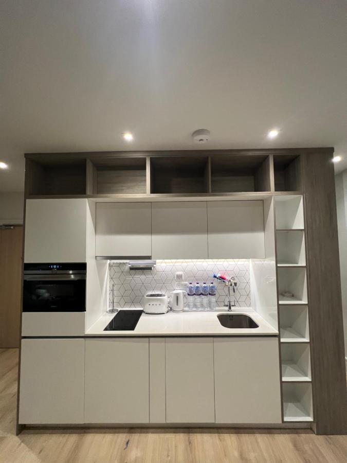 London Luxxe Suites & Apartments - London Heathrow Airport, Terminal 1 2 3 4 5 Хитроу Экстерьер фото