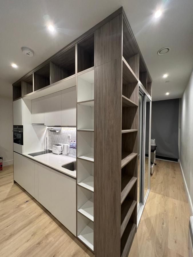 London Luxxe Suites & Apartments - London Heathrow Airport, Terminal 1 2 3 4 5 Хитроу Экстерьер фото