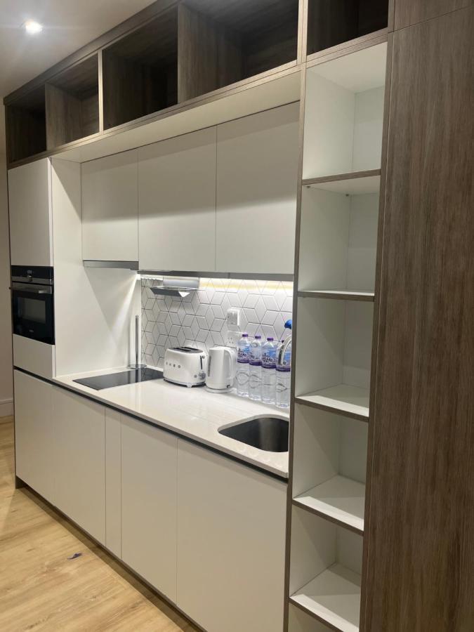 London Luxxe Suites & Apartments - London Heathrow Airport, Terminal 1 2 3 4 5 Хитроу Экстерьер фото