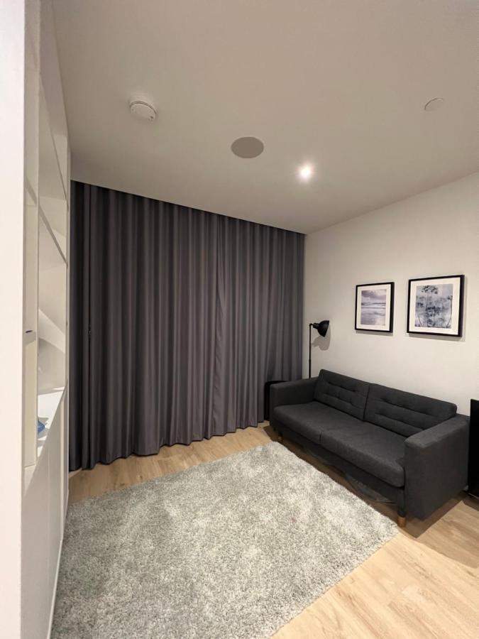 London Luxxe Suites & Apartments - London Heathrow Airport, Terminal 1 2 3 4 5 Хитроу Экстерьер фото