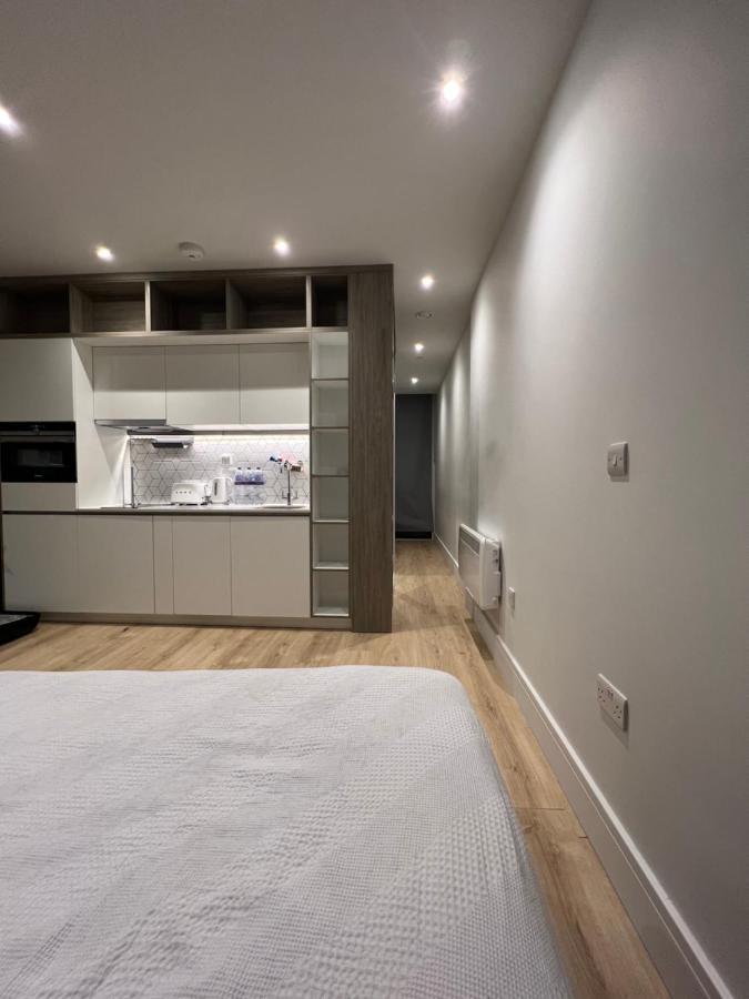 London Luxxe Suites & Apartments - London Heathrow Airport, Terminal 1 2 3 4 5 Хитроу Экстерьер фото