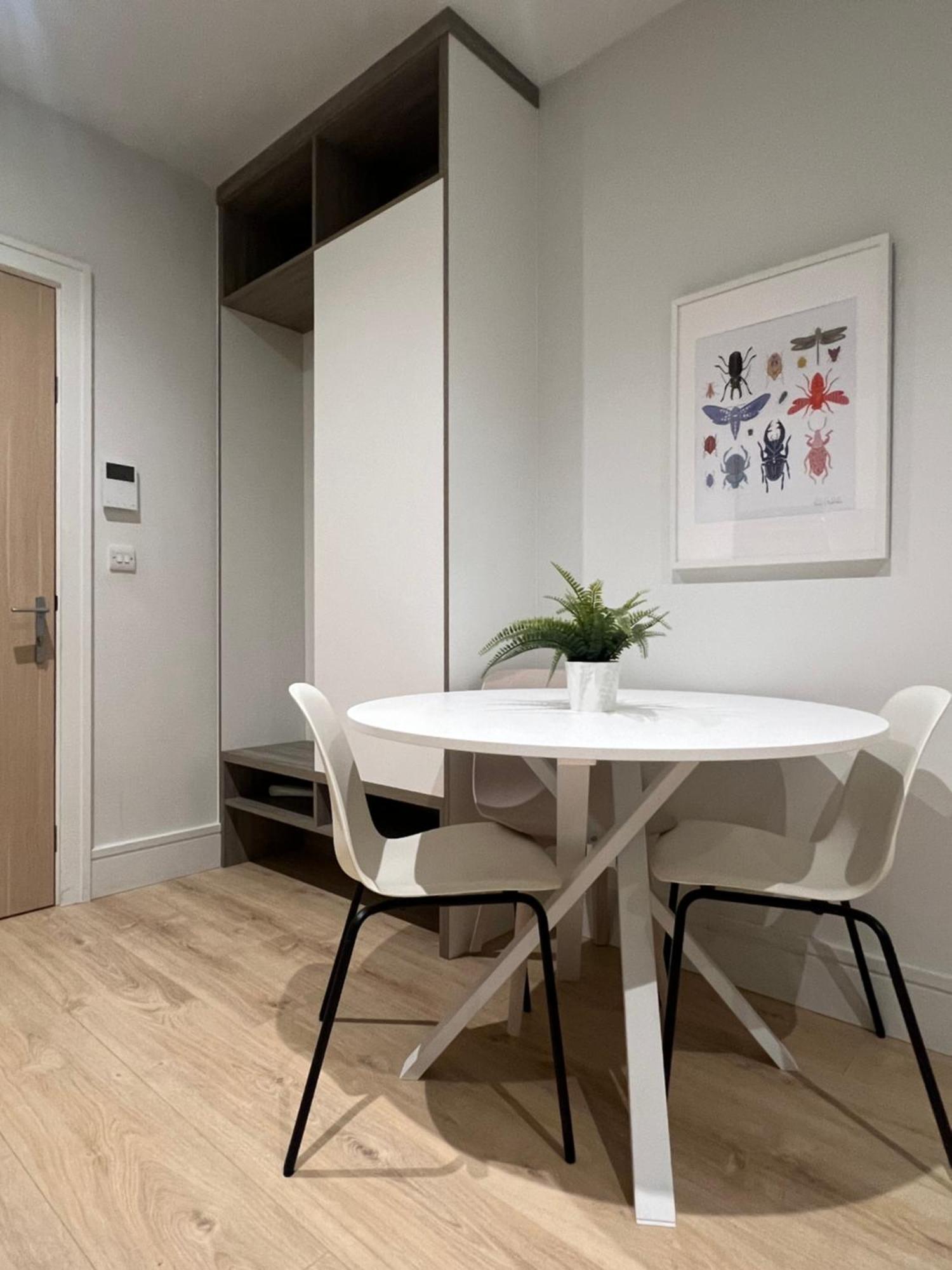 London Luxxe Suites & Apartments - London Heathrow Airport, Terminal 1 2 3 4 5 Хитроу Экстерьер фото