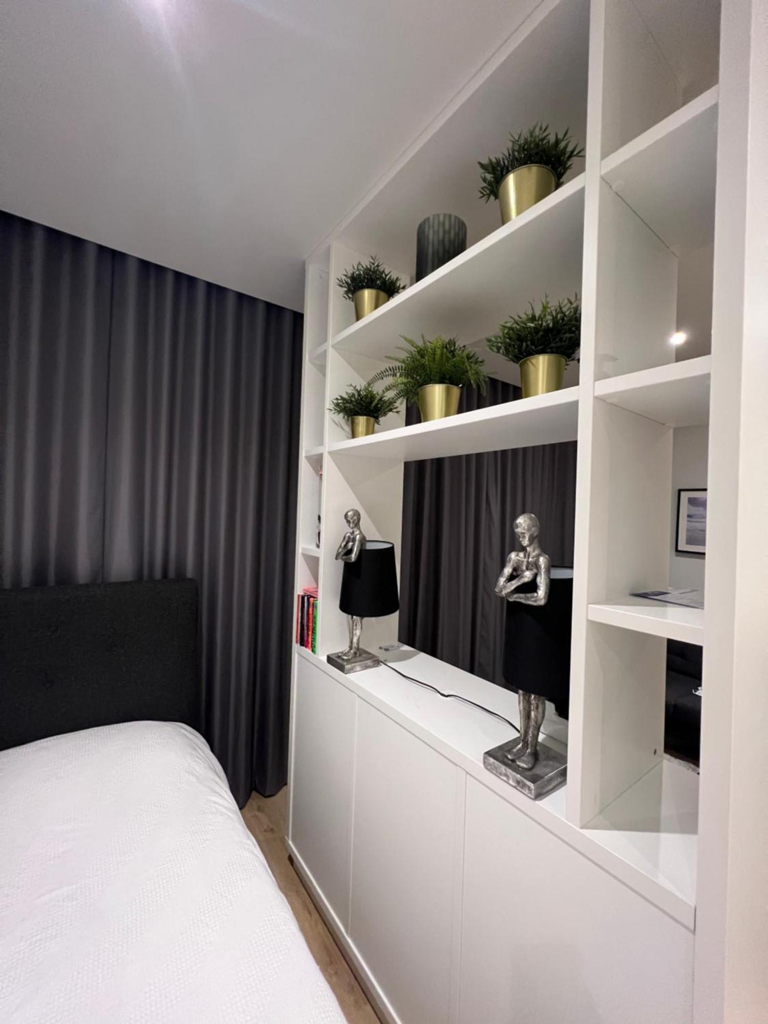 London Luxxe Suites & Apartments - London Heathrow Airport, Terminal 1 2 3 4 5 Хитроу Экстерьер фото