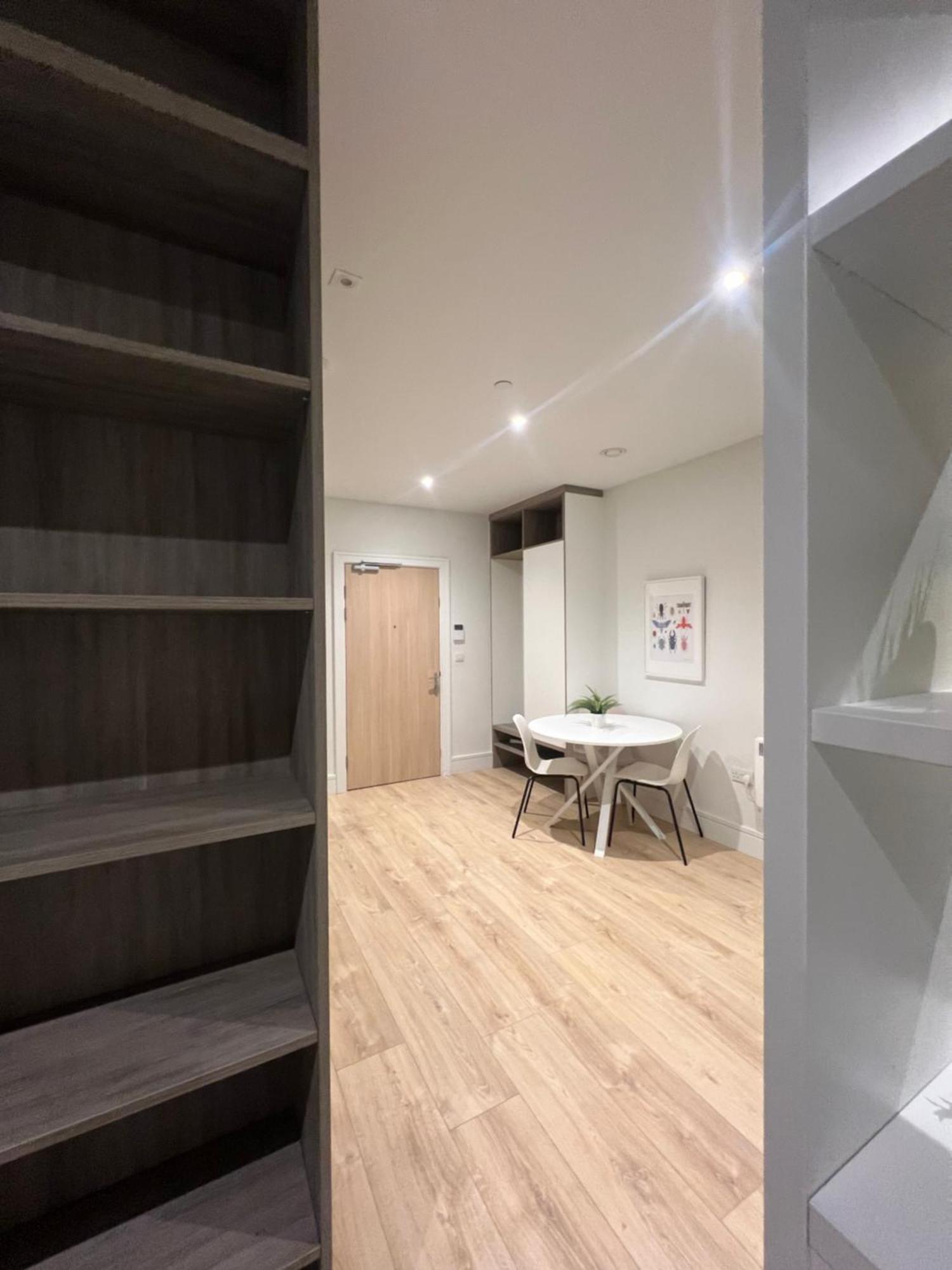 London Luxxe Suites & Apartments - London Heathrow Airport, Terminal 1 2 3 4 5 Хитроу Экстерьер фото