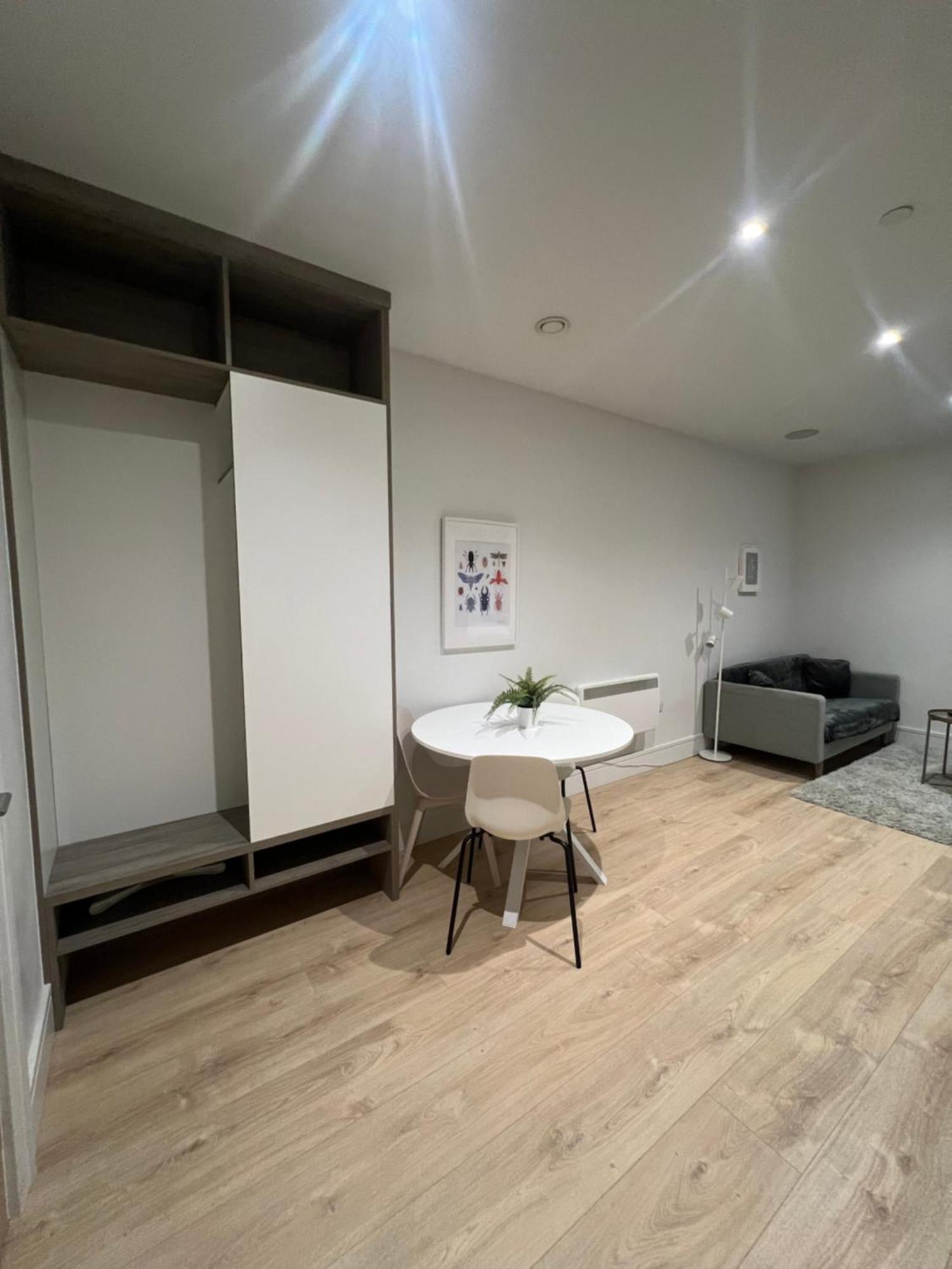 London Luxxe Suites & Apartments - London Heathrow Airport, Terminal 1 2 3 4 5 Хитроу Экстерьер фото