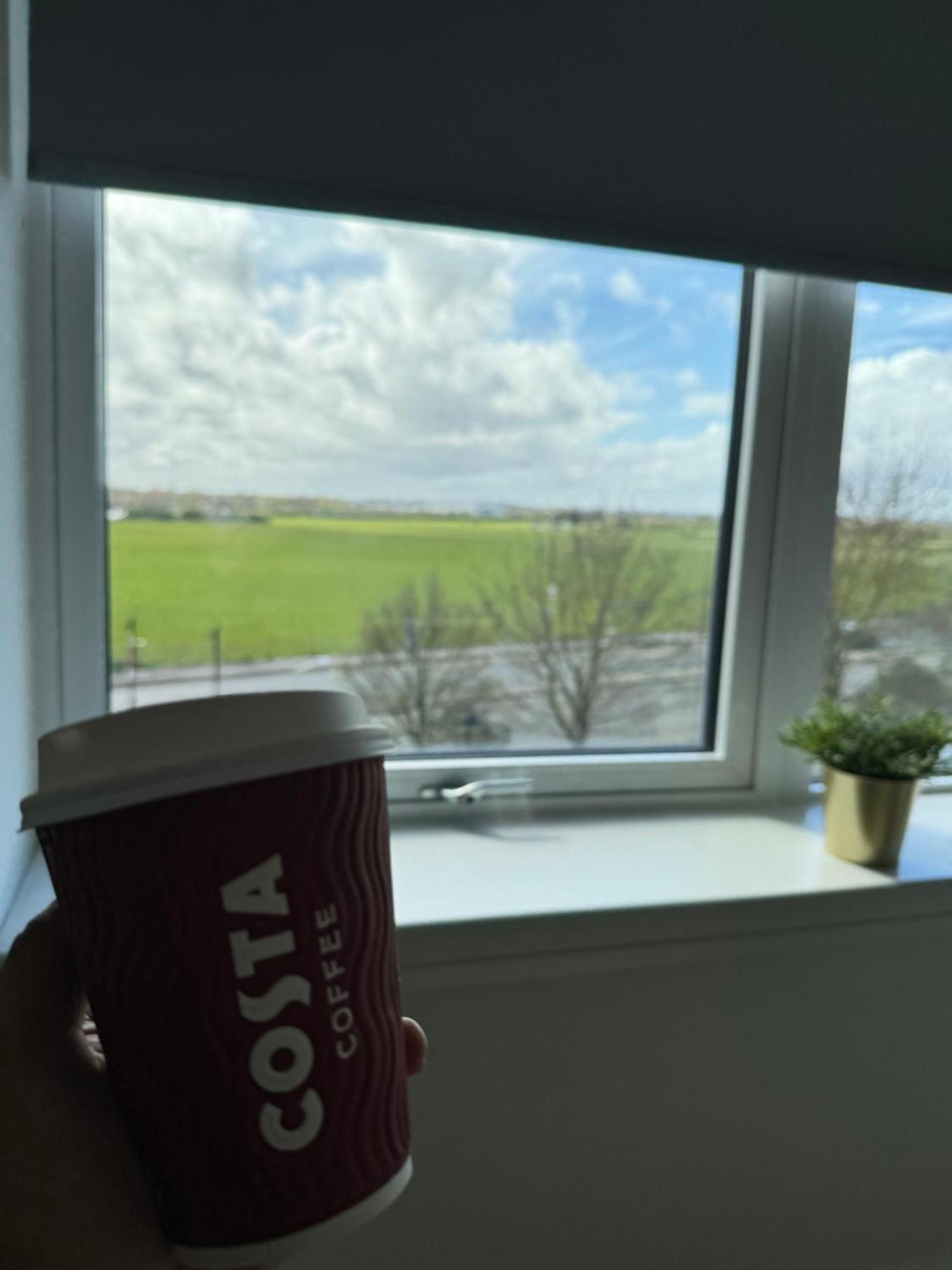 London Luxxe Suites & Apartments - London Heathrow Airport, Terminal 1 2 3 4 5 Хитроу Экстерьер фото