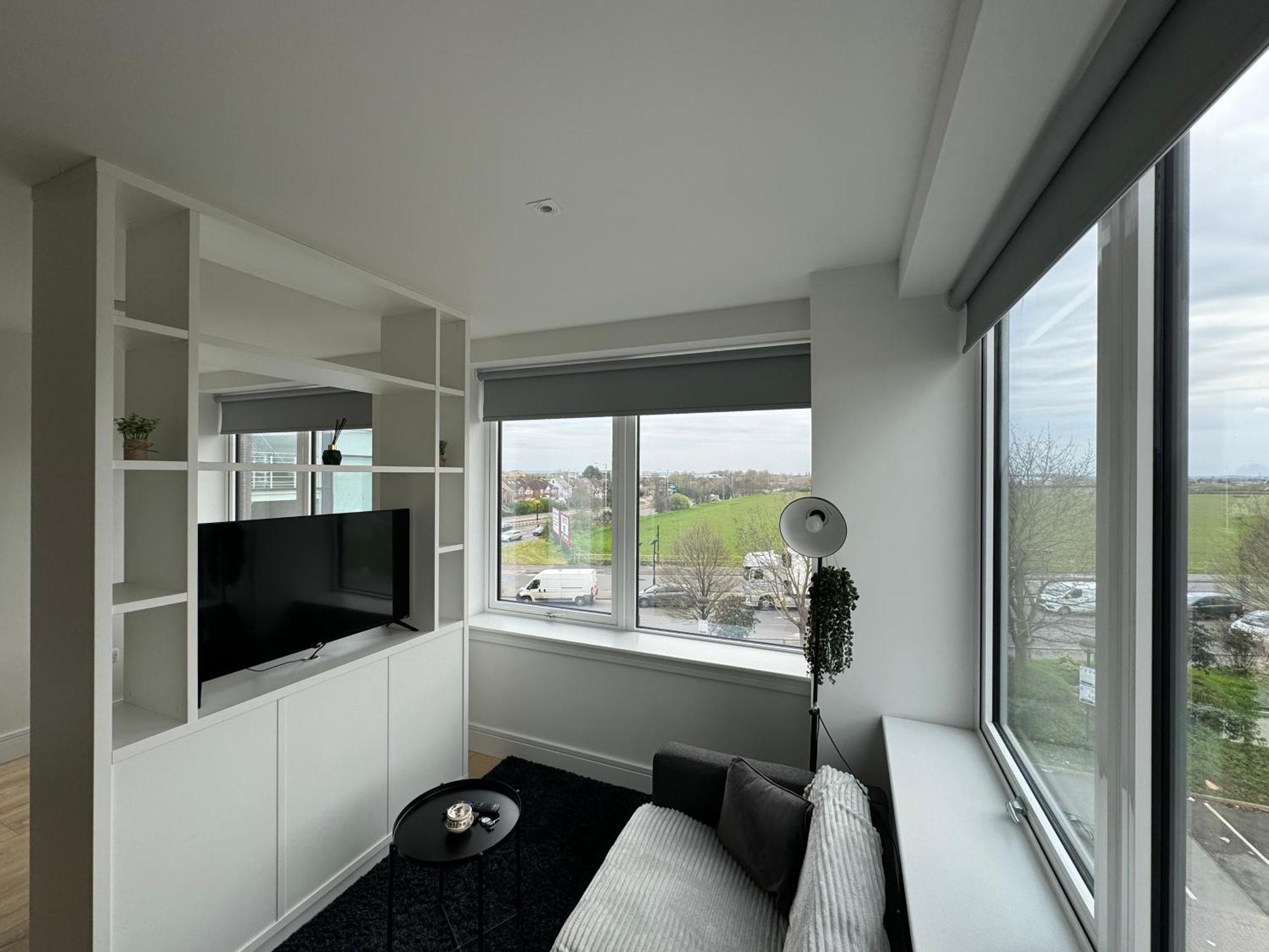 London Luxxe Suites & Apartments - London Heathrow Airport, Terminal 1 2 3 4 5 Хитроу Экстерьер фото