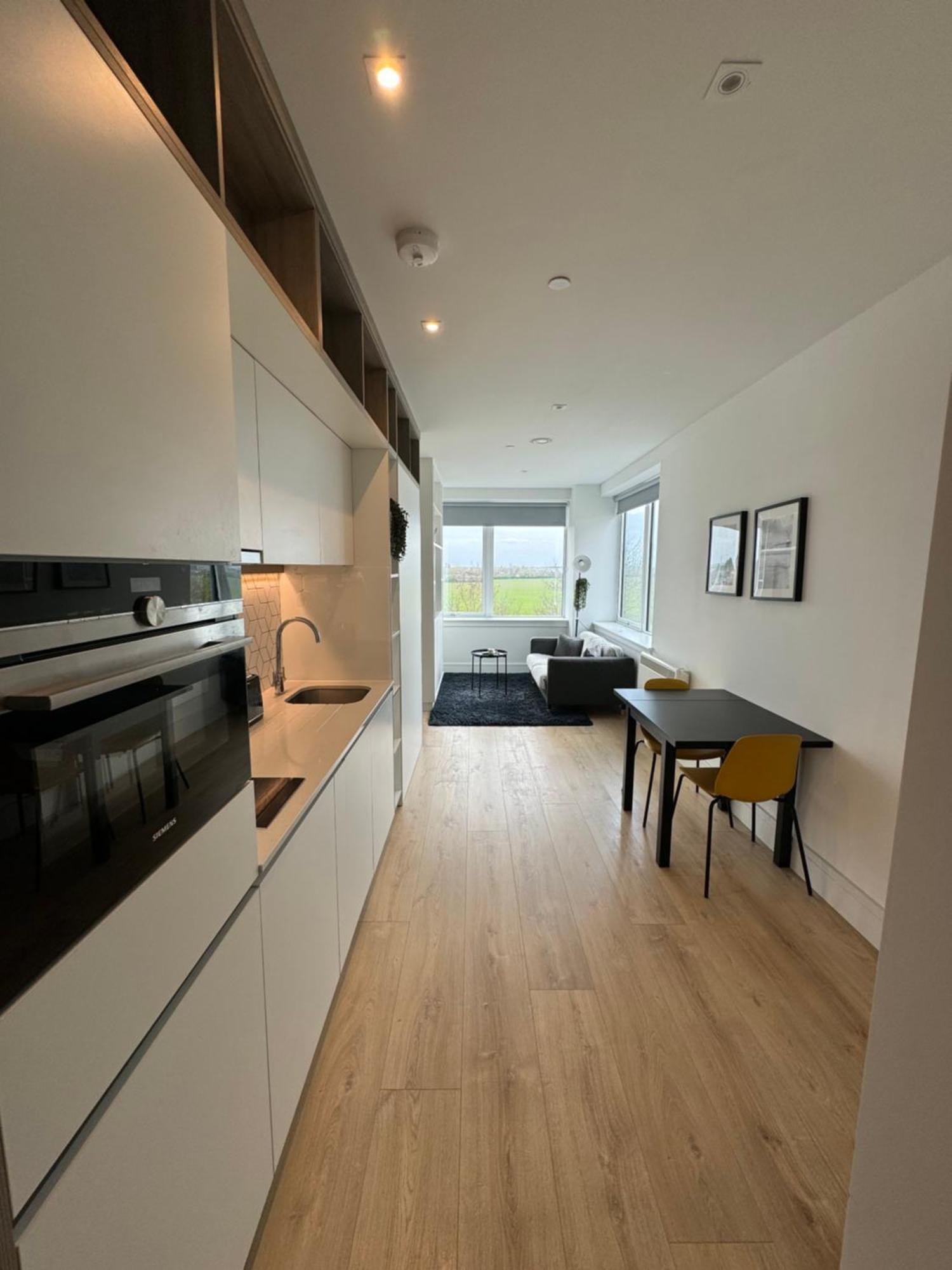 London Luxxe Suites & Apartments - London Heathrow Airport, Terminal 1 2 3 4 5 Хитроу Экстерьер фото